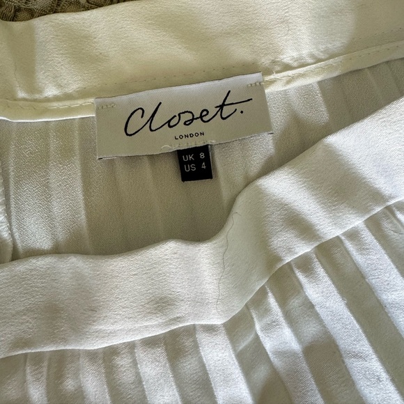 Ivory Closet London Pleated Mini Skirt - Picture 5 of 5